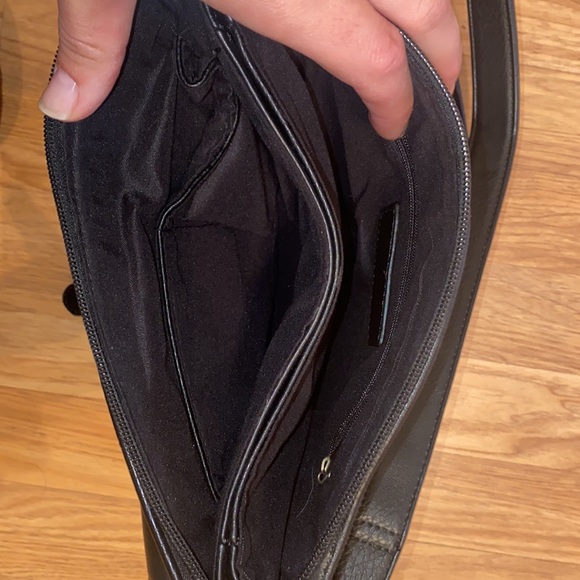 Black Michael Kors Crossbody Bag - Picture 3 of 9